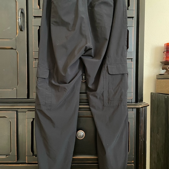 Athleta Black Chelsea Cargo Lined Pant Size 10 tall - Picture 6 of 10